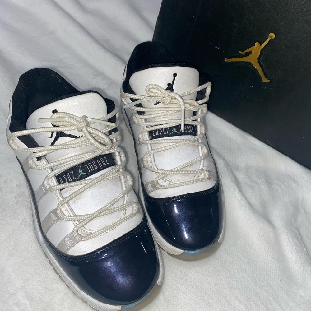 Jordan 11 retro low size 3 youth